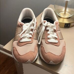 New Balance Women's rose gold and brown 237 Sneakers size 8